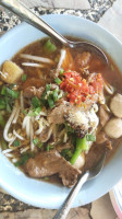 ร้านก๋วยเตี๋ยวป้าเล็ก food