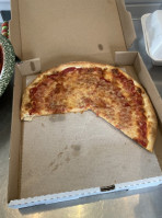 Troni's Pizza food