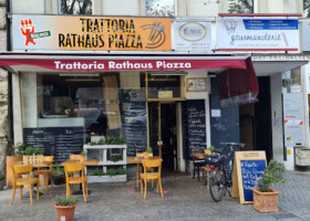 Trattoria Rathaus Piazza inside