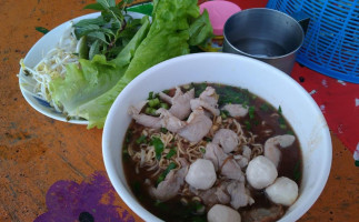 ก๋วยเตี๋ยวหมู เจ้เขียด food