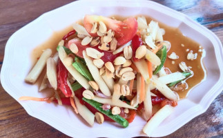 ร้านก๋วยเตี๋ยวเจ๊ฝน food