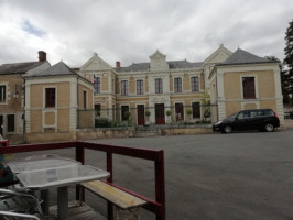 Le Bistrot De La Mairie inside