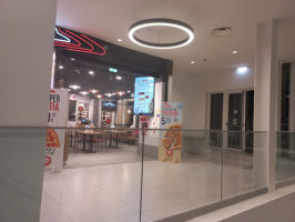 Pizza Hut Albufeira Shopping inside