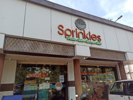 Sprinkles Cafe outside