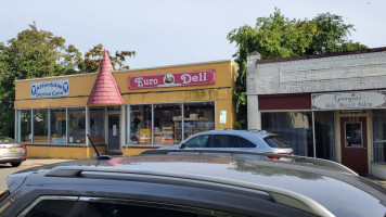 Euro Deli outside