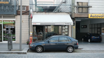 Cafeteria Trem outside