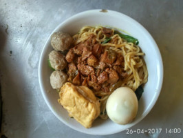 Mie Ayam Bakso Jempol food