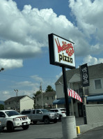 Melting Pot Pizza outside