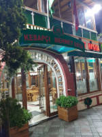 Kebapçı Mehmet Usta outside