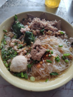 ก๋วยเตี๋ยวต้มยำหมูสับใบตำลึง food