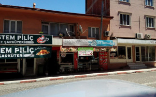 Cadde DÖner outside