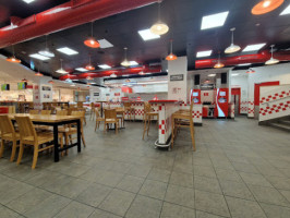 Five Guys Essen Limbecker Platz inside