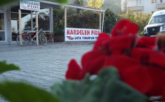 Kardelen Pide outside