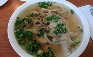 4 Sisters Pho food