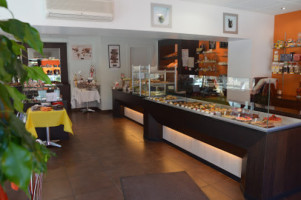 Patisserie Lacombe inside