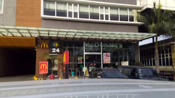 Mcdonald's outside