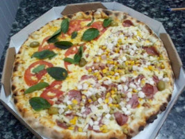 Konrado's Pizzas food