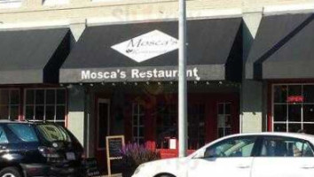 Mosca's Italian outside