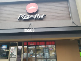 Pizza Hut outside