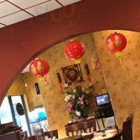 Hong Kong Wok 'n Grill inside