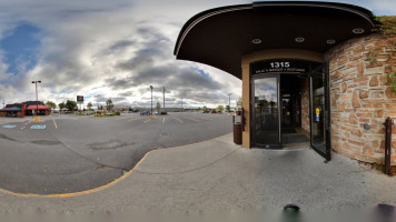 Rotisserie St-Hubert outside