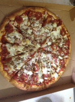 Rogers' Hometown Pizzeria food