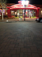 Red Robin Gourmet Burgers And Brews outside