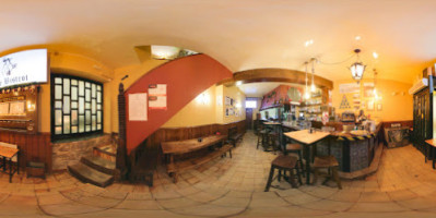 Le Bistrot inside