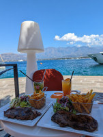 Golfe Taverne food