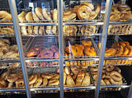 Mo's Bagels food