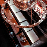 L'enfant Terrible À l'intérieur