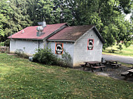 Forrest’s Feed Co. outside