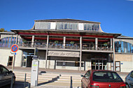 Resto des Halles outside