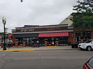 Red Bench Bakery outside