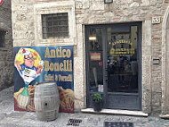 Antico Bonelli outside