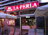 Cafe La Perla Lounge outside