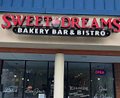 Sweet Dreams Bakery Bistro outside