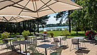 La Terrasse Du Lac inside