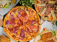 Betyar Pizzeria food