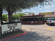 Dickey's Barbecue Pit outside