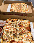 Dino's Pizza food