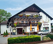 Landhotel Hubertus outside