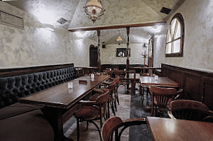 Czarna Owca Gastro Pub