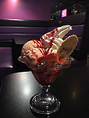 Creams Cafe