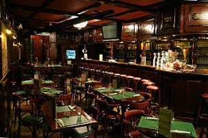 Johnny's Irish Pub