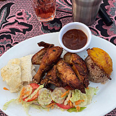 Black And White Garifuna Restaurant And Bar