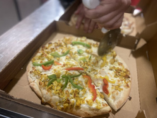 Naan'z Pizzeria Fast Food