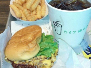 Shake Shack National Harbor