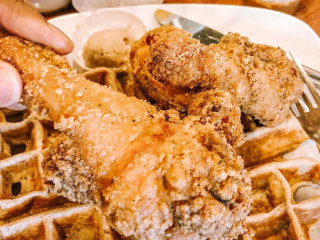 Dame's Chicken Waffles