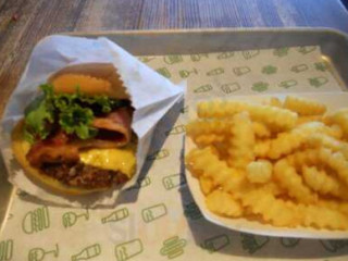 Shake Shack Woodbury Commons